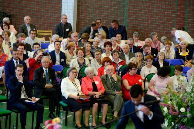 Jubileusz 100-lecia Szkoły - „Wspomnień czar” - część artystyczna podczas uroczystych obchodów Jubileuszu Szkoły